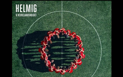 HELE DANMARK OP AT STÅ – OFFICIEL VM SLAGSANG